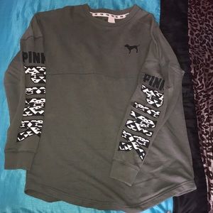 🎄Army Green Pink Crew Neck